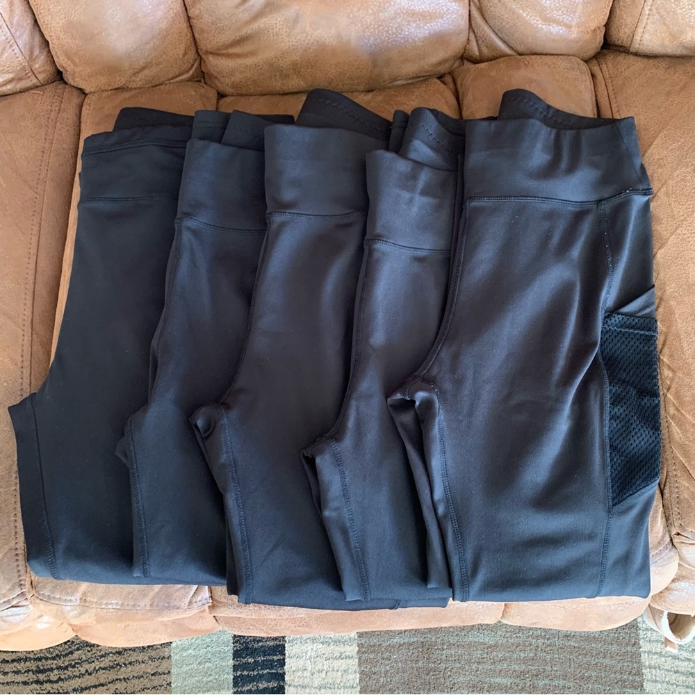 5 Black & 1 Maroon POPFit leggings ❤️